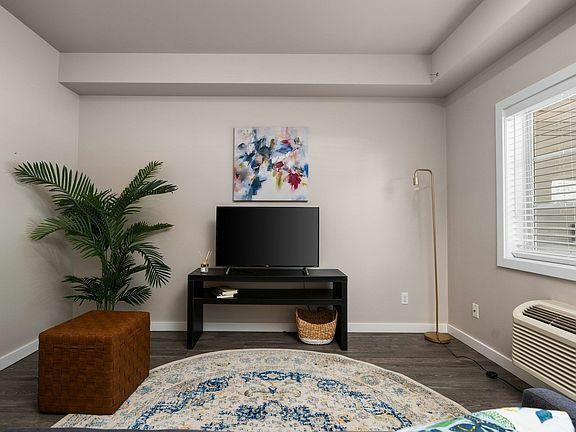 Photo - 619 E Eighth St Unit 9