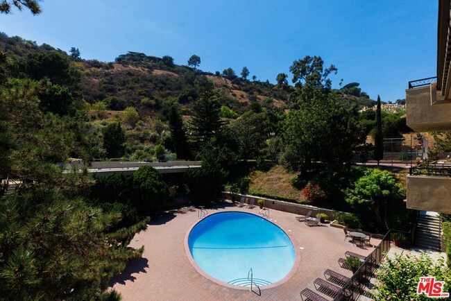 Photo - 6760 Hillpark Dr Unit 408