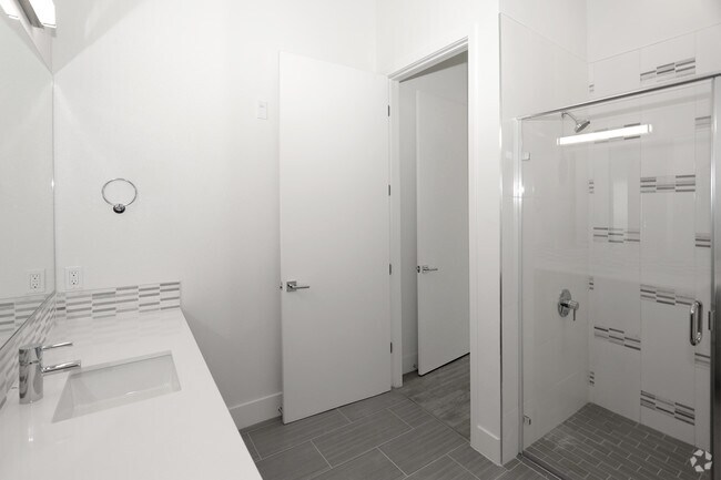 2BR, 2BA - 1135 SF