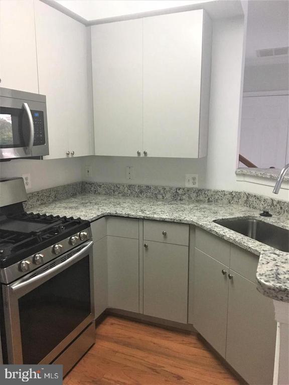Photo - 2480 Angeline Dr Unidad 304