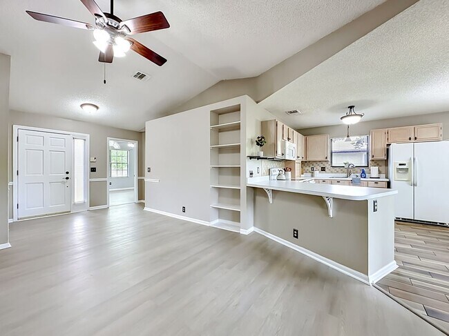 Photo - 341 Hickory Hollow Dr N