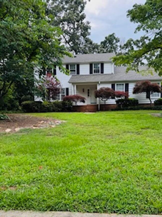 Building Photo - 4 Bedroom with fenced in yard! Rental