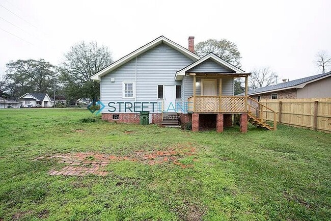 Photo - 2606 Geneva St