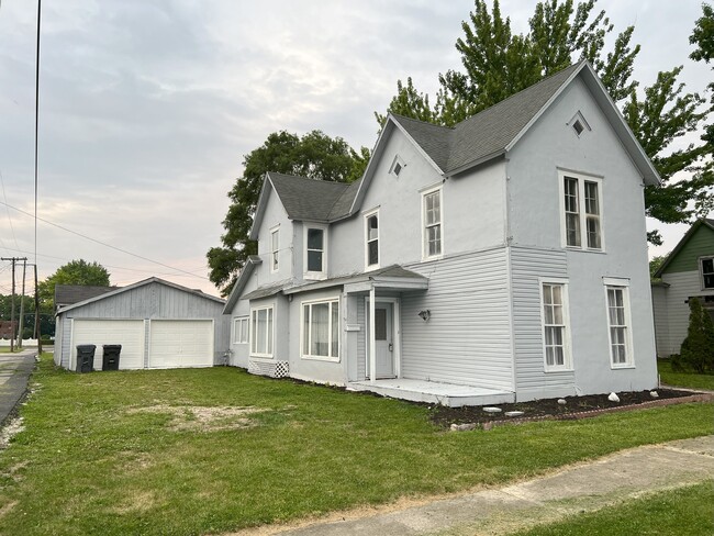Photo - 130 N Broadway St House