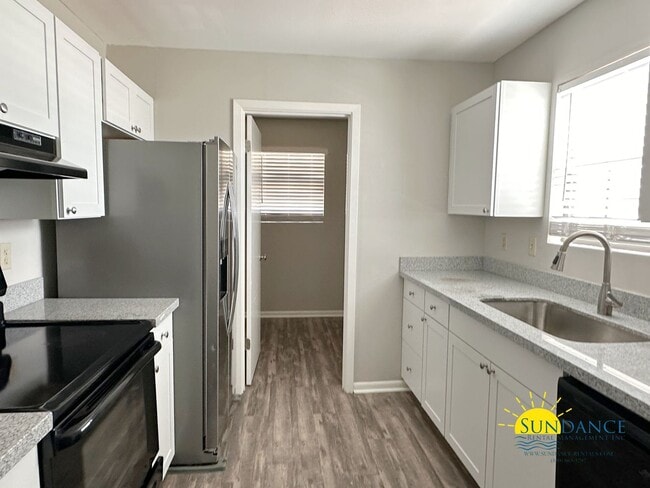 Photo - Great 2 Bedroom Unit in Gulf Breeze! Unit B