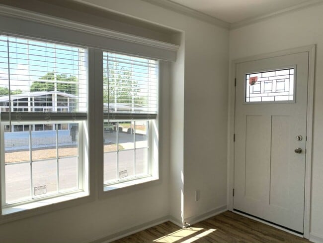 Photo - 122 S Lake Dr