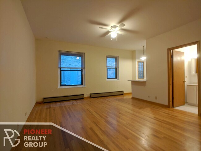 Photo - 634 W Barry Ave