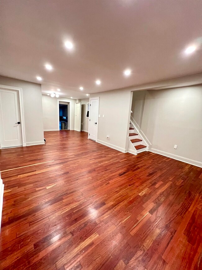 25 Whitman Ave