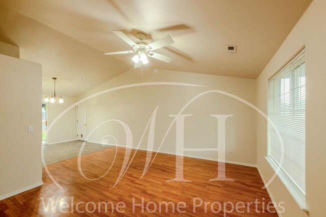 Photo - 337 NE Kingwood Pl