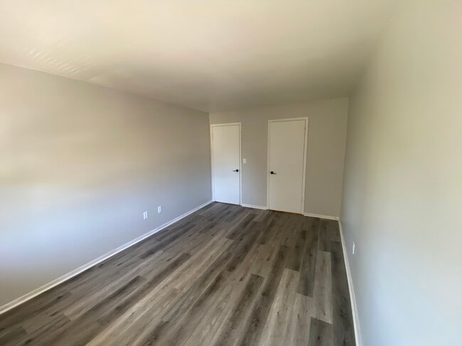Oakwood Manor Apartments