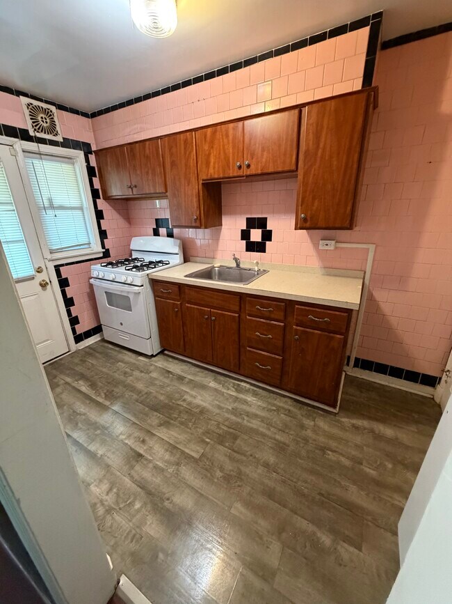 Photo - 7926 Kavanagh Rd
