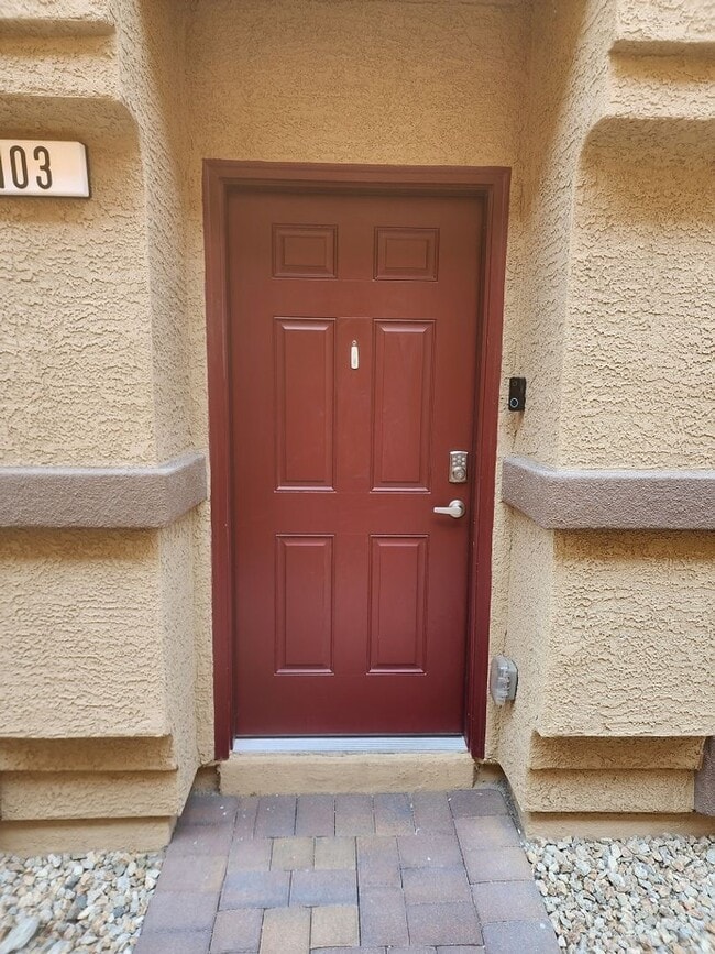 3 bedroom/ 2 bath condo in gated community - 3 bedroom/ 2 bath condo in gated community