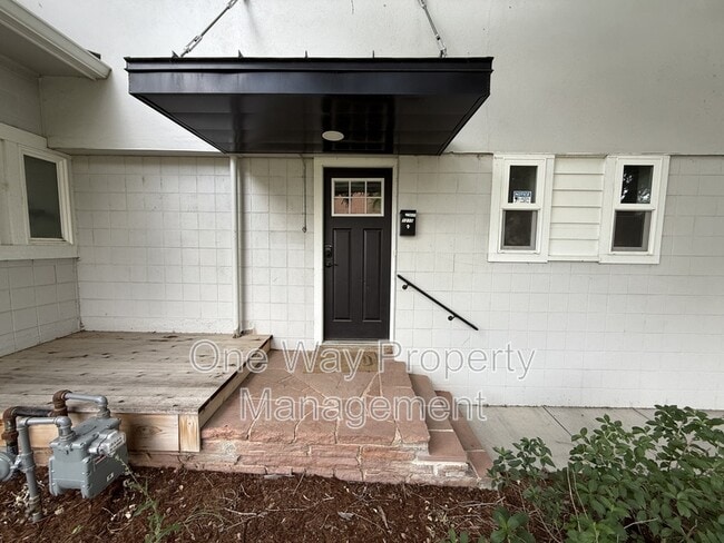 Building Photo - 1010 8th St Rental