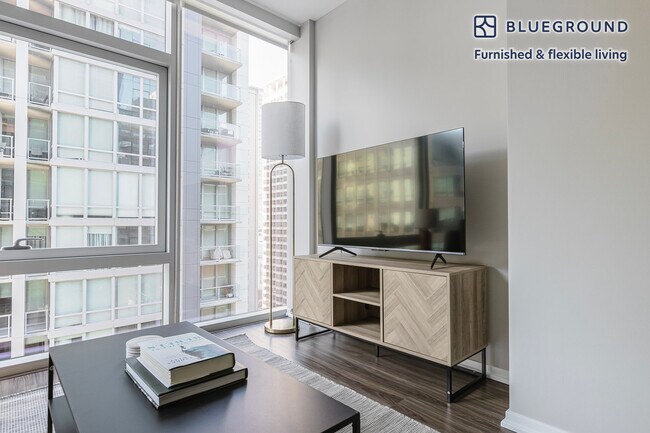 Photo - 200 E Illinois St Unidad FL13-ID1168