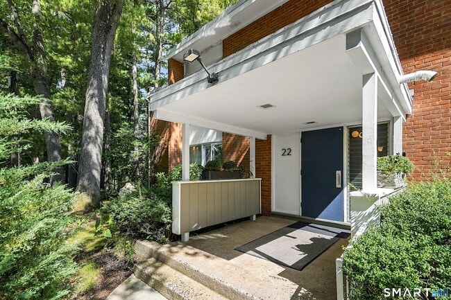 22 North Lake Dr