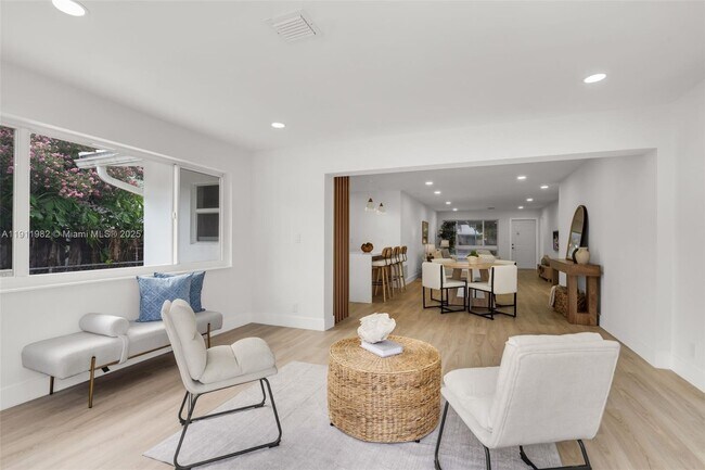 Photo - 3920 Hayes St