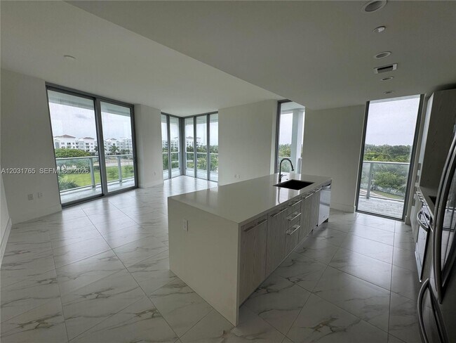 Photo - 2000 Metropica Wy Unit 303