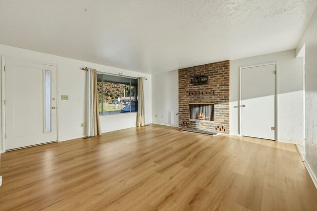 Photo - MOVE IN READY NOW! 3 bedrooms, 1.5 baths 1 car garage. Easy JBLM commute! North Thurston School D...