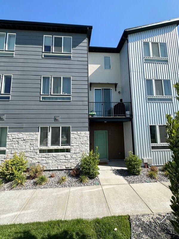 Photo - 1011 W 430 S