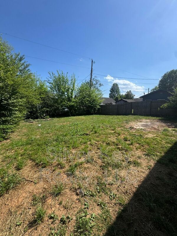 Photo - 1005 Moore St