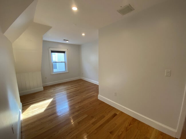 bedroom - 10 Ashford St Unit 3