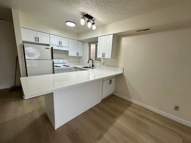 Photo - MOVE IN SPECIAL!! DEPOSIT MOVES YOU IN!!!