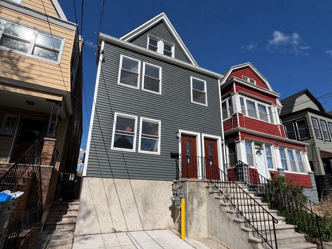 Building Photo - 36 Bidwell Ave