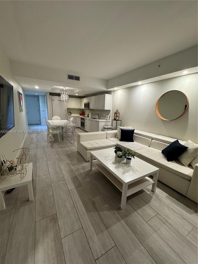 Building Photo - 55 SW 9th St Unit 1204