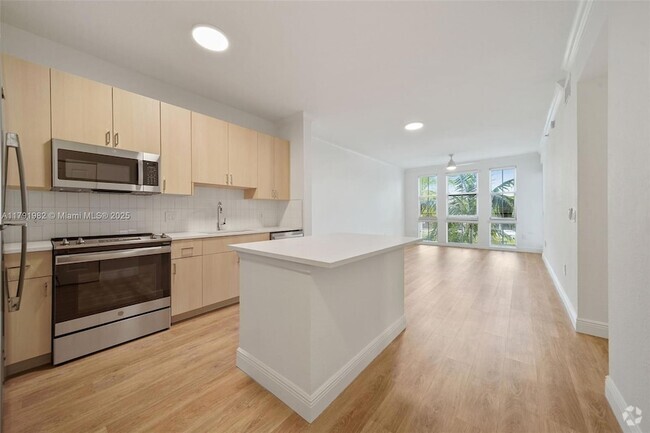 Building Photo - 10170 SW 7th St Unit 22-401 Rental