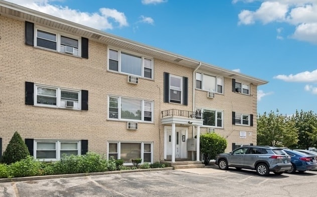 Building Photo - 5037 N East River Rd Rental