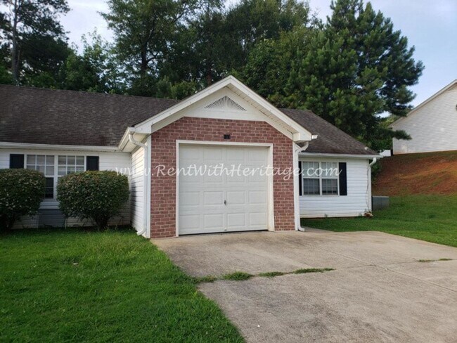 Photo - GREAT ONE LEVEL TOWNHOME / END UNIT / POPULAR DOWNTOWN VILLA RICA AREA / CAN WALK TO SHOPPING AND...