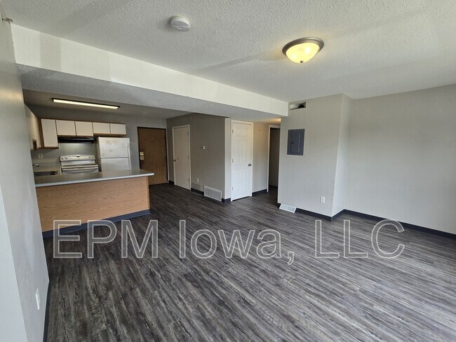 Photo - 60 Miller Ave SW