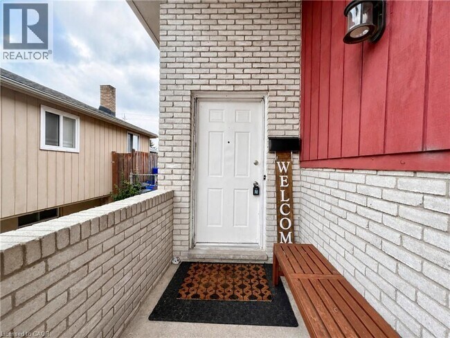 Photo - 66 Beechmount Crescent Unité MAIN FL