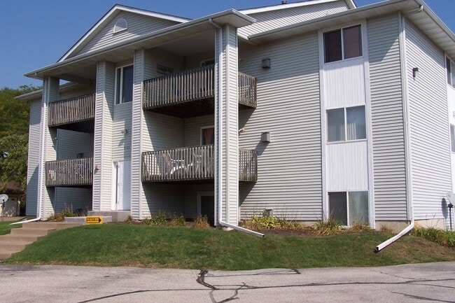 Building Photo - 3470 Parkwild Dr Unit 9
