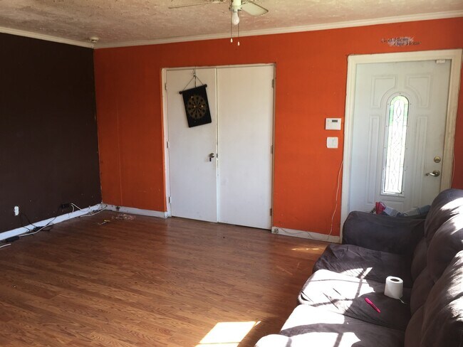 Photo - Amazing 3-1 house with fenced front and backyard !