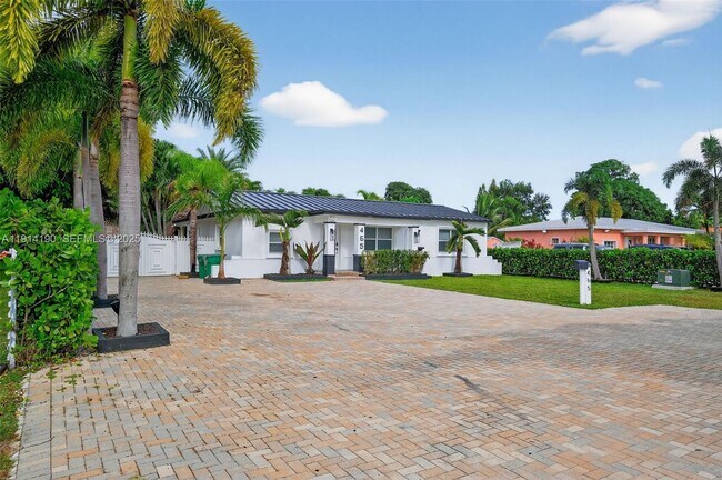 Photo - 465 NW 153rd St