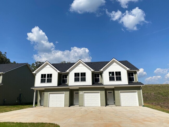 Building Photo - 943 Center Rd Unit A