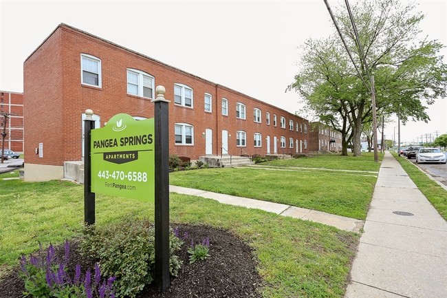 Pangea Springs - Pangea Springs Apartments