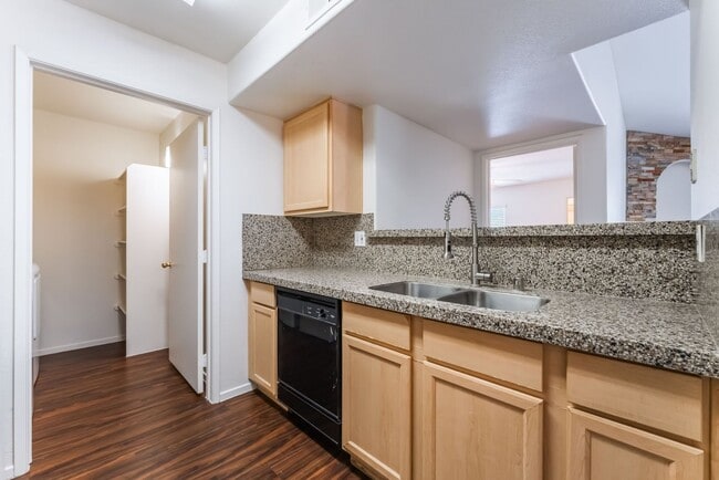 Photo - Gorgeous 3 Bedroom Seven Hills Condo For L...
