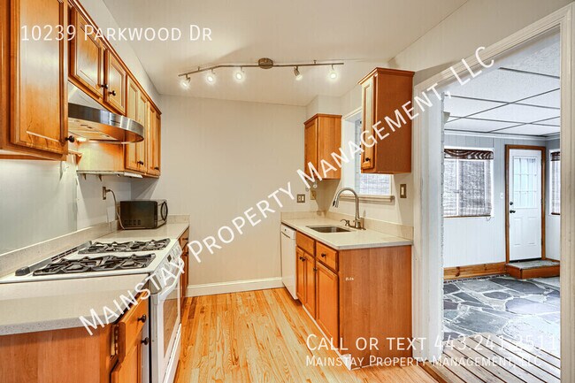 Photo - 10239 Parkwood Dr