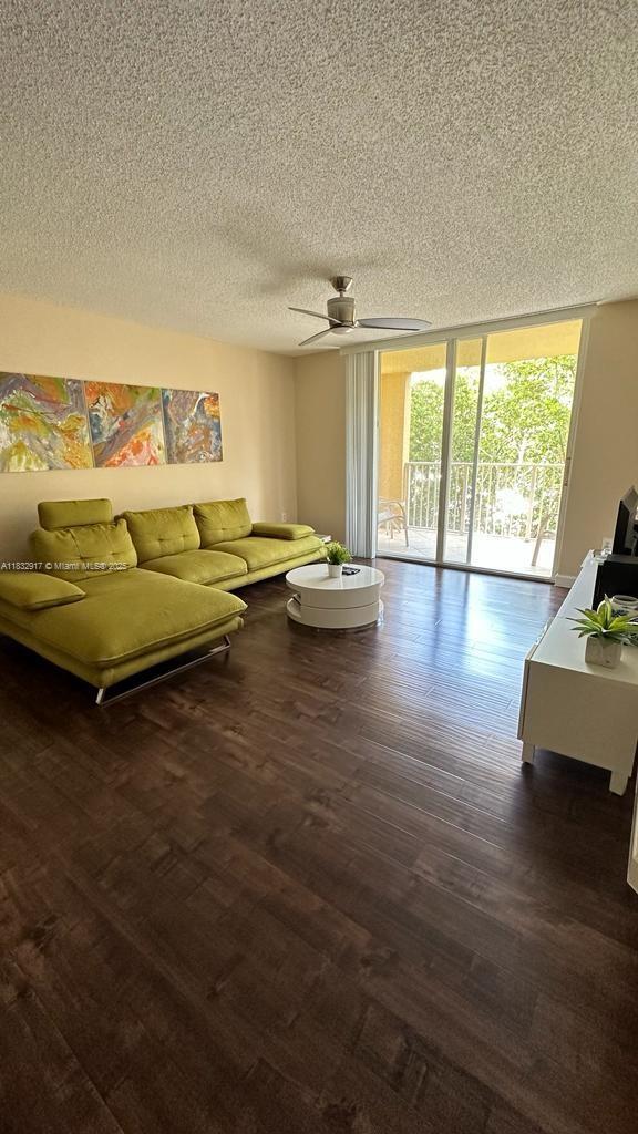 Photo - 19901 E Country Club Dr Unidad 2202