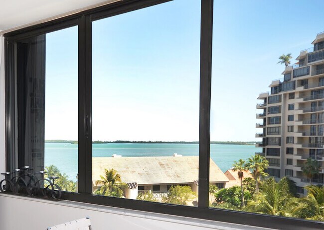 Photo - 540 Brickell Key Unidad 803