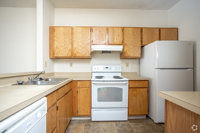 3BR, 3BA - 1,353 SF