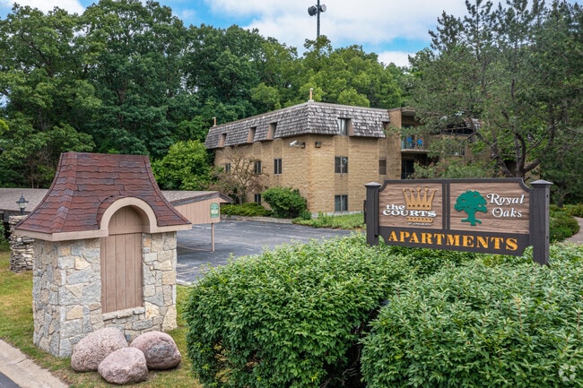 Photo - The Courts and Royal Oaks Apartments LLC