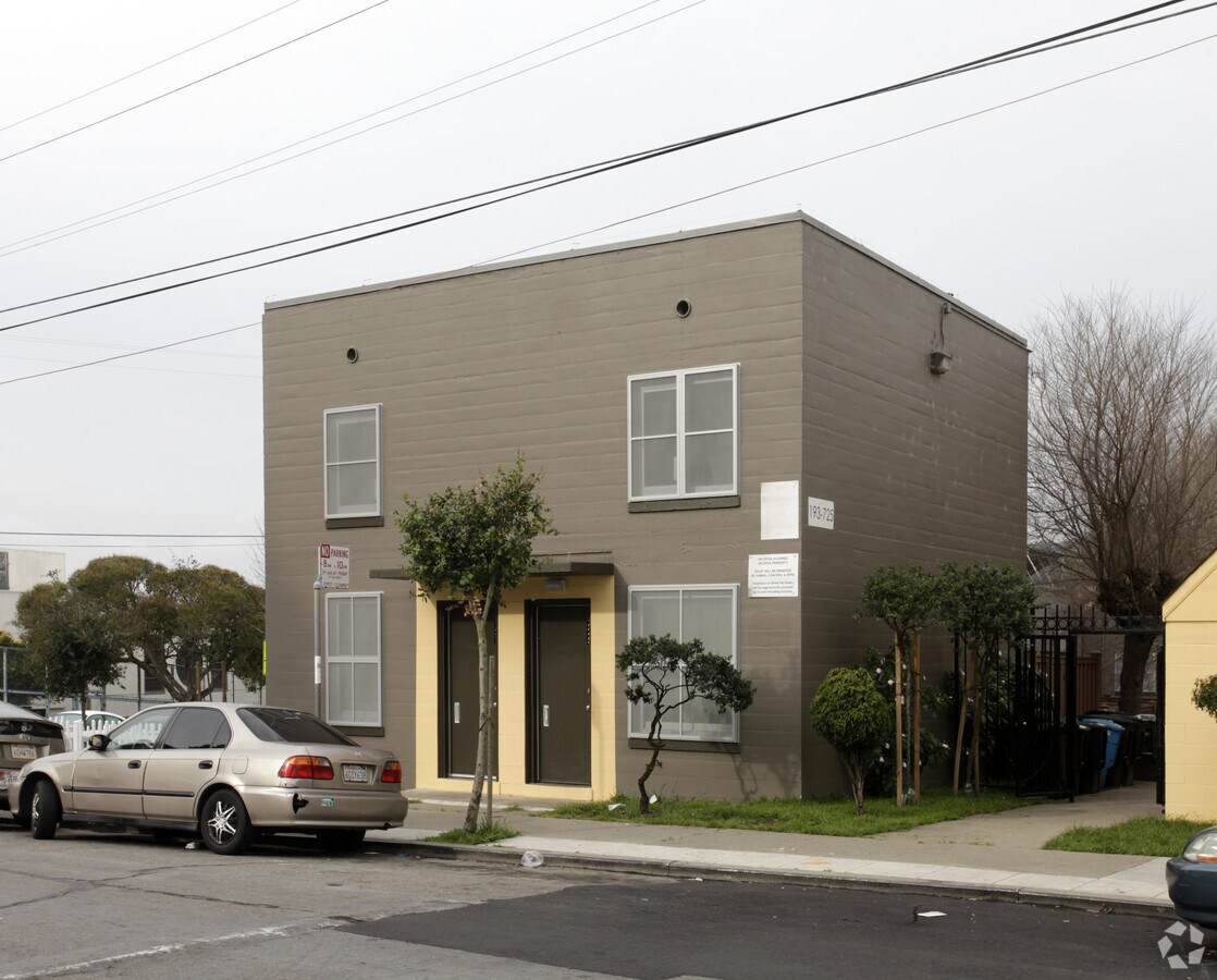 Photo - Holly Courts