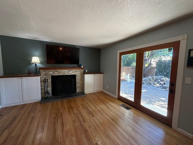 Building Photo - 3113 Sweet Clover St