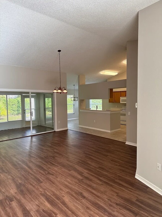 1306 Eveningside Ct