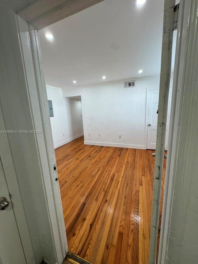 Photo - 15 Sidonia Ave Unit 2