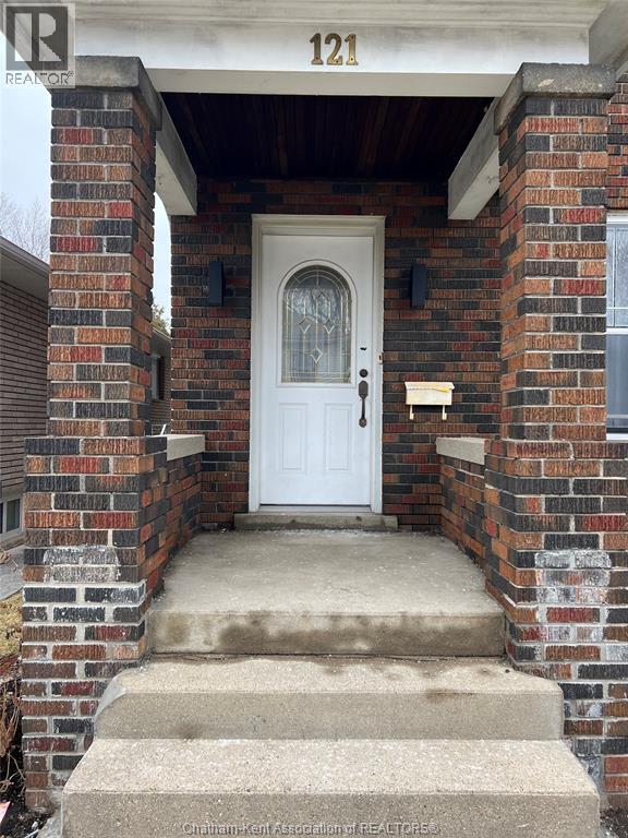 Photo - 121 William St N