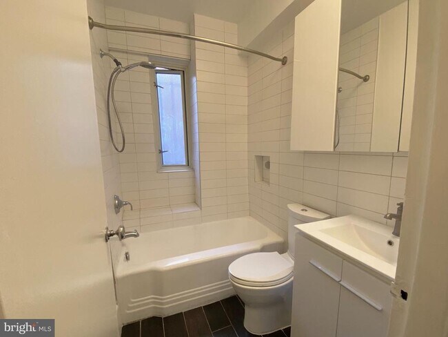 Photo - 1727 Massachusetts Ave NW Unidad 102